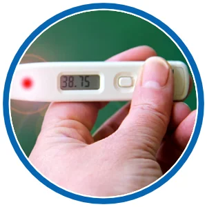digitales Fieberthermometer wird abgelesen