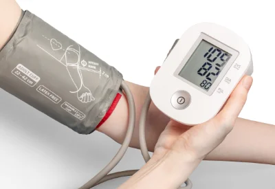 Arm und Hand beim Blutdruck messen
